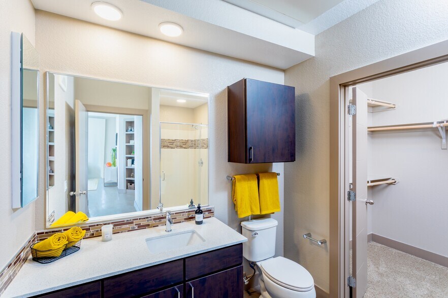 More Photos Of 13650 E Colfax Ave, Aurora Apartments For Lease