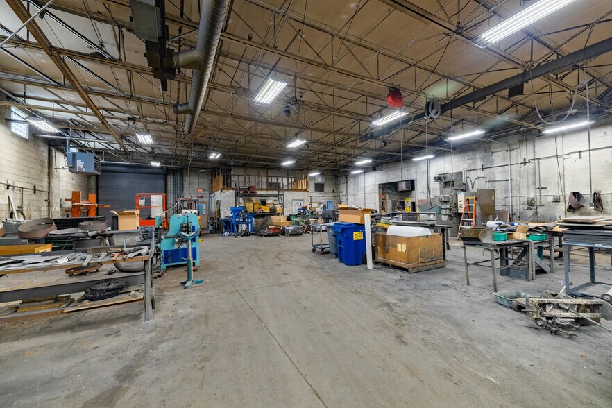More Photos Of 10709 Capital St, Oak Park Manufacturing For Sale