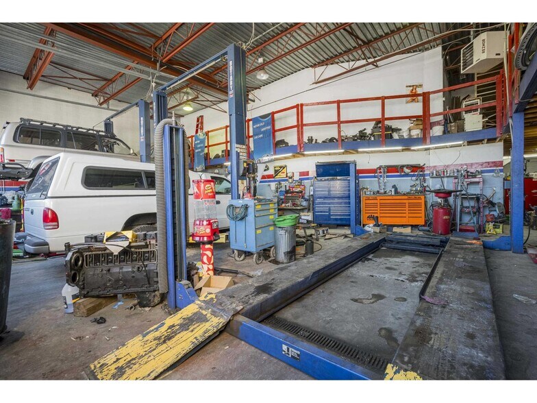 More Photos Of 8815 Young Rd, Chilliwack Auto Repair For Sale