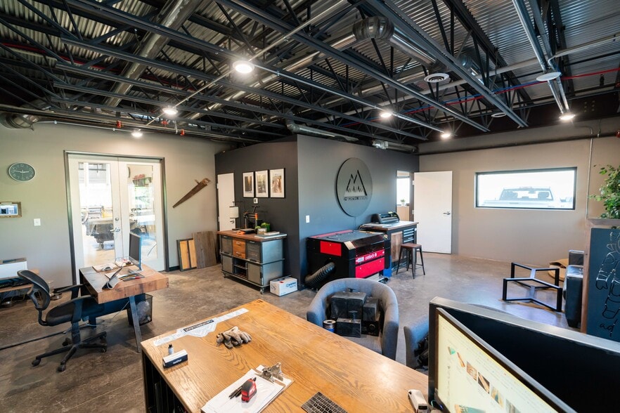 More Photos Of 3000 Airport Dr, Erie Light Manufacturing For Sale