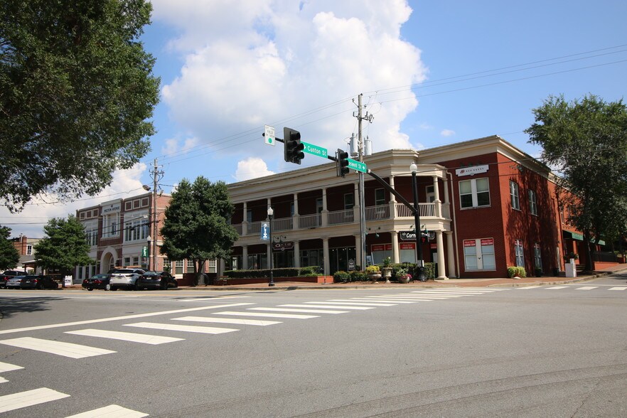 More Photos Of 92 Milton Ave, Alpharetta General Retail For Sale