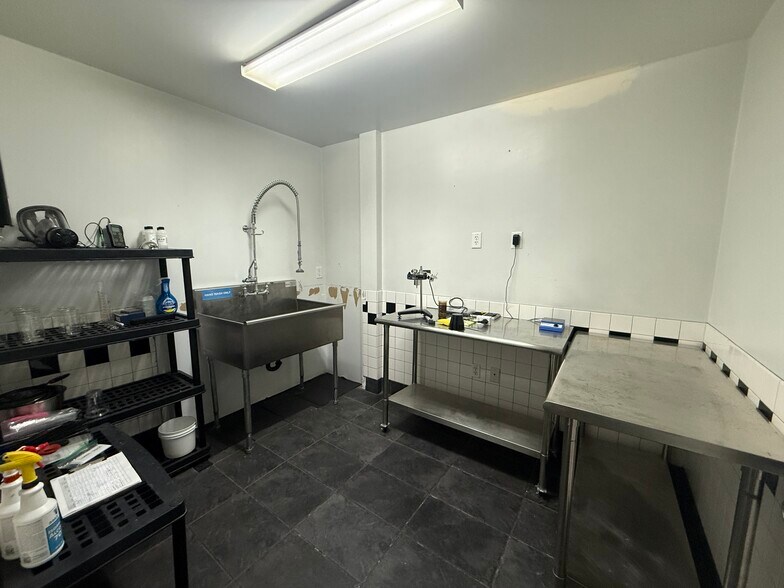 More Photos Of 930 N 1430 W, Orem Manufacturing For Lease