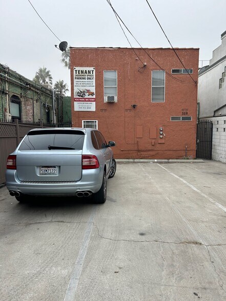 More Photos Of 319 Ocean Front Walk, Venice Office Residential For Lease