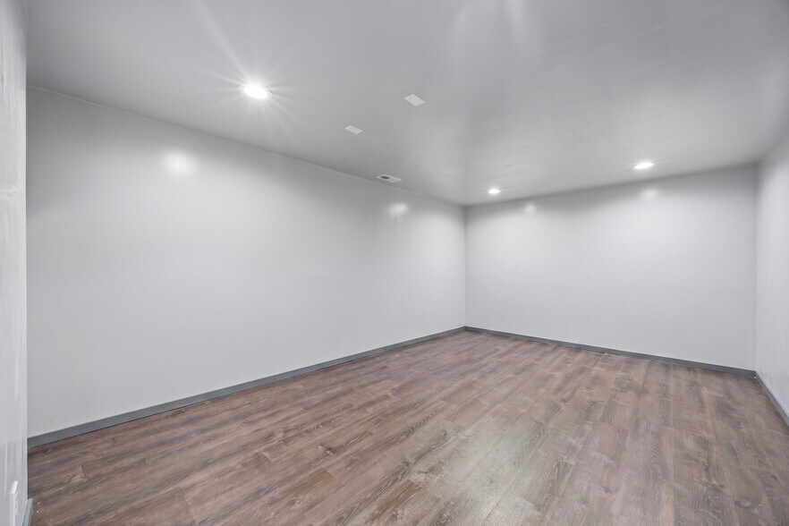 More Photos Of 1120 Dawson St, Wilmington Flex For Sale