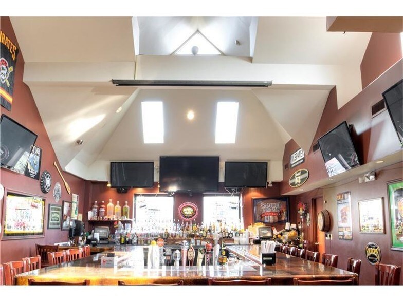 More Photos Of 728 Copeland St, Pittsburgh Freestanding For Lease