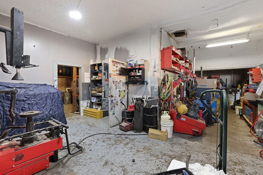 More Photos Of 210 S Center St, Turlock Auto Repair For Sale