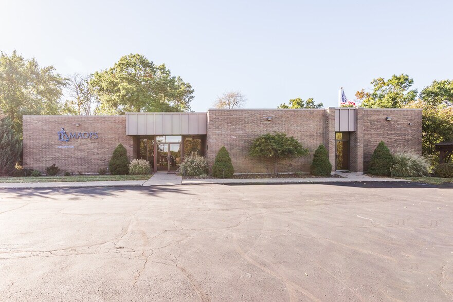 More Photos Of 1423 Randy Ln, Jefferson City Office For Sale