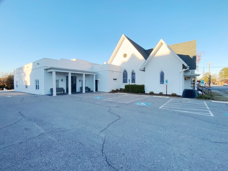 More Photos Of 401 W Cumberland St, Dunn Funeral Home For Sale