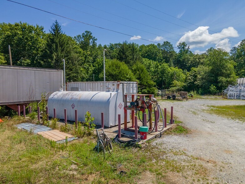 More Photos Of 424 Terrell Rd, Franklin Showroom For Sale