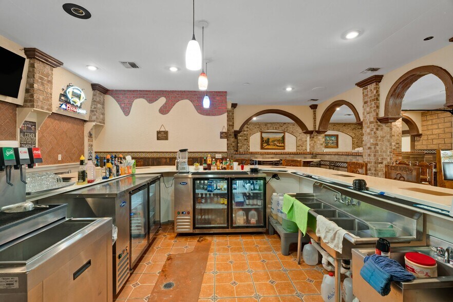 More Photos Of 929 US-98, Columbia Restaurant For Sale