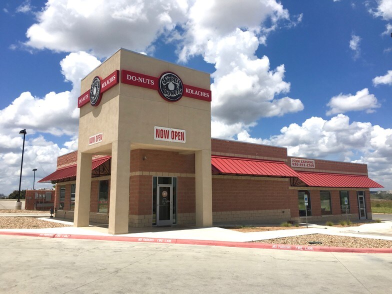 More Photos Of 3201 Commercial Cir, New Braunfels Storefront Retail Office For Lease