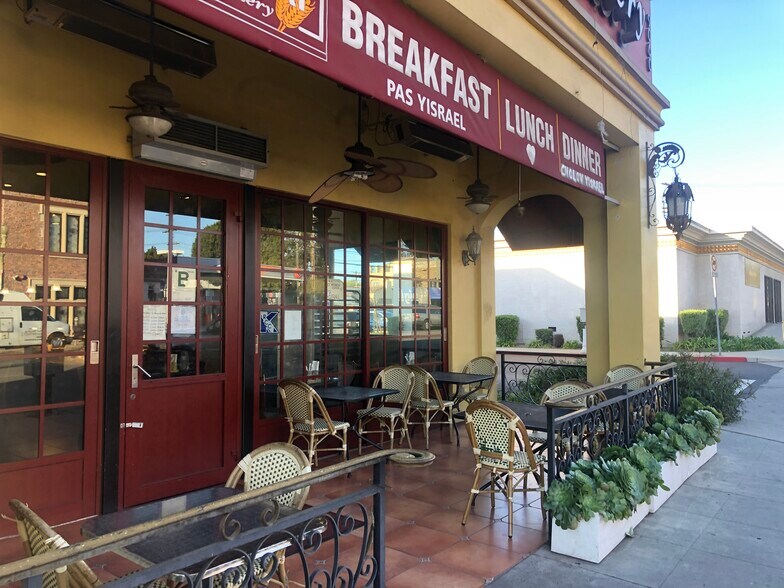 More Photos Of 9060 W Pico Blvd, Los Angeles Restaurant For Lease