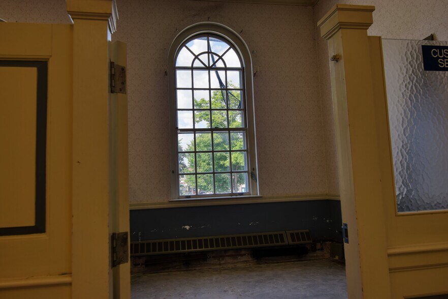 More Photos Of 3 Highland St, Plymouth Bank For Sale