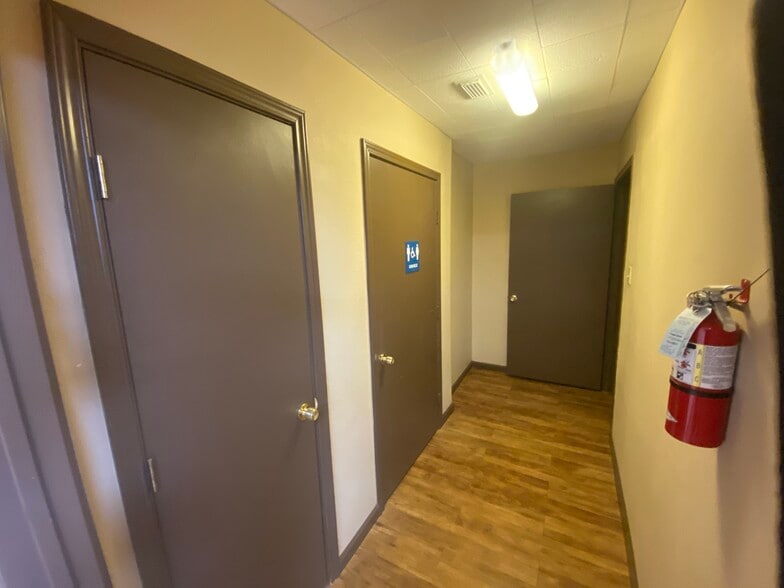 More Photos Of 1128 Westwood Dr, Rosenberg Office For Lease