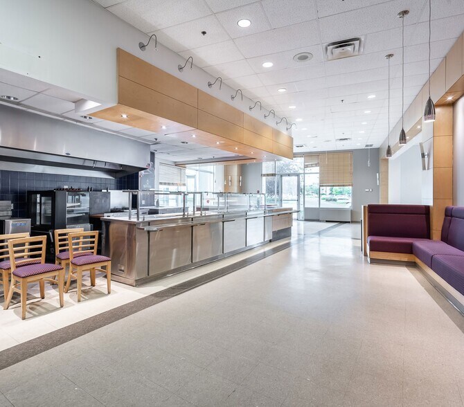 More Photos Of 9001 Boul De L'acadie, Montréal Office For Lease