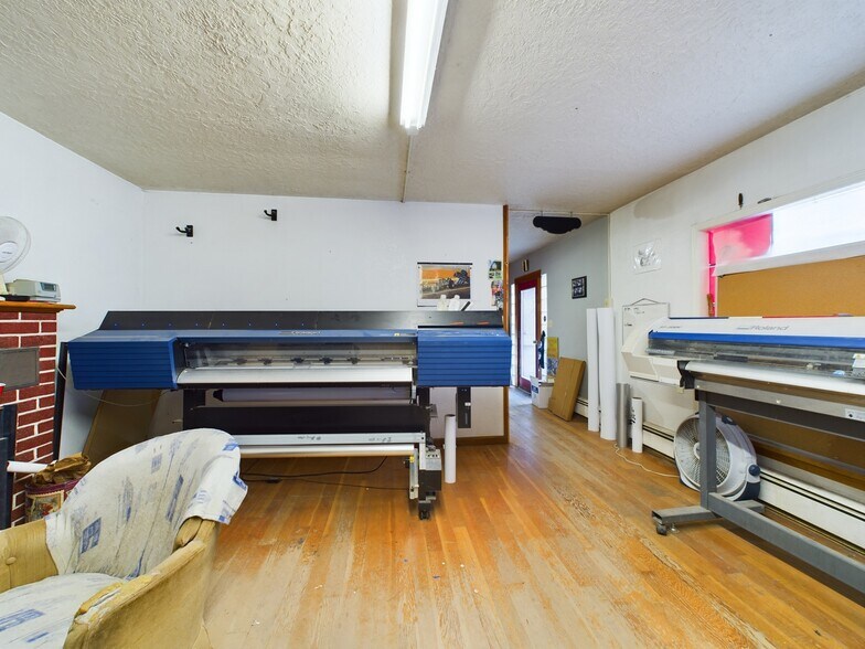 More Photos Of 615 S Washington Ave, Emmett Freestanding For Sale