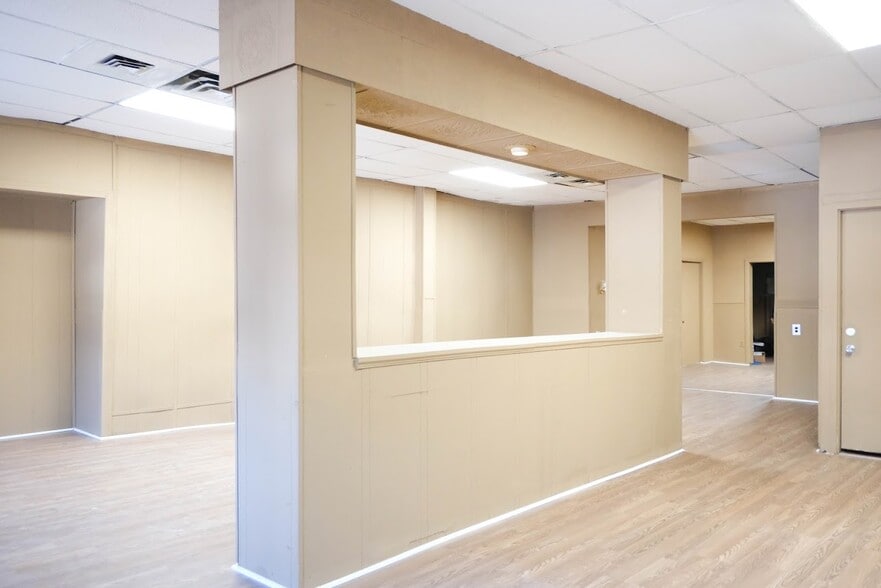 More Photos Of 985 S Clinton Ave, Rochester Restaurant For Sale