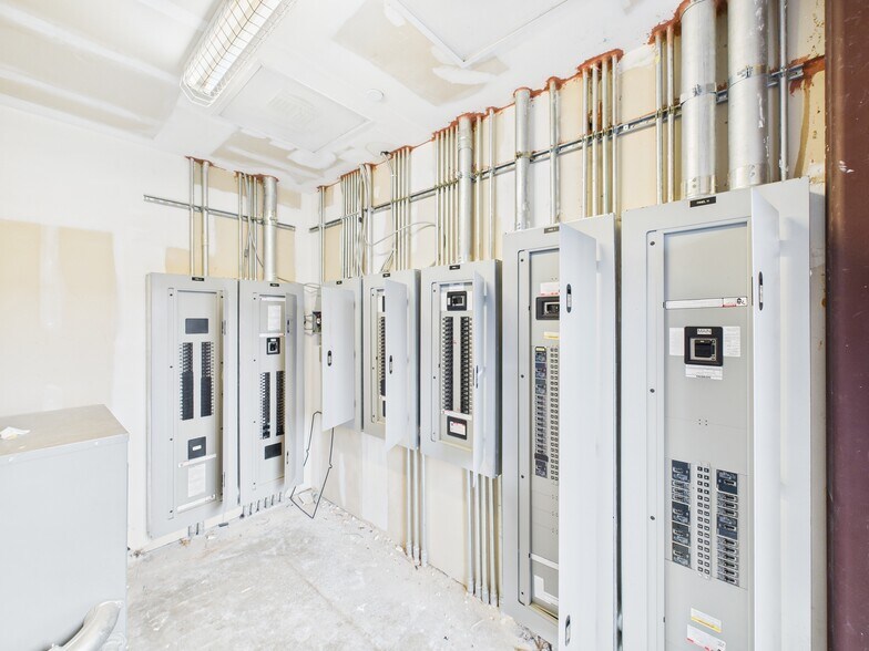 More Photos Of 2620 Tanglewilde St, Houston Medical For Sale