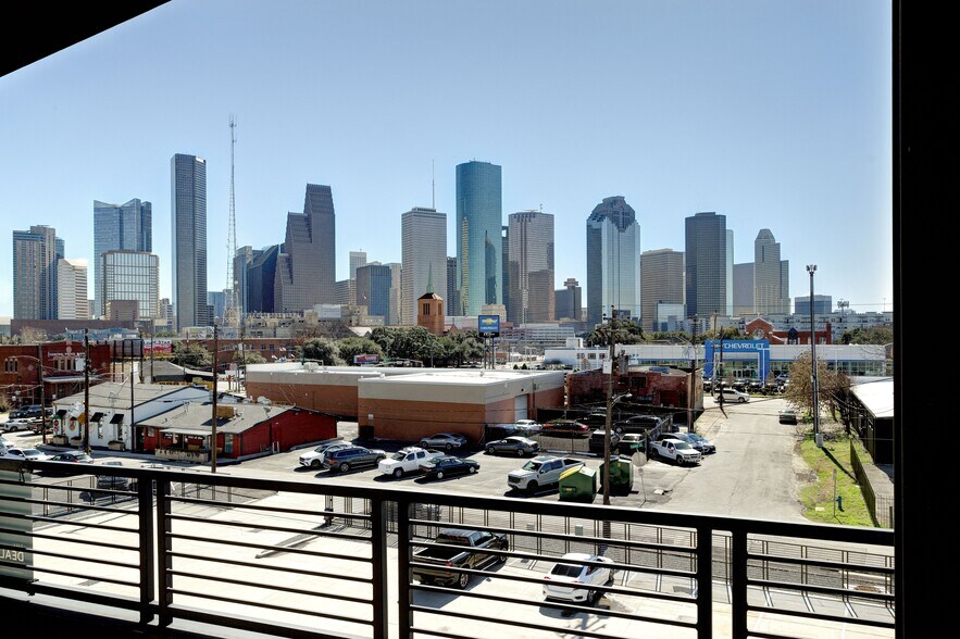 More Photos Of 1512 Center St, Houston Loft Creative Space For Lease