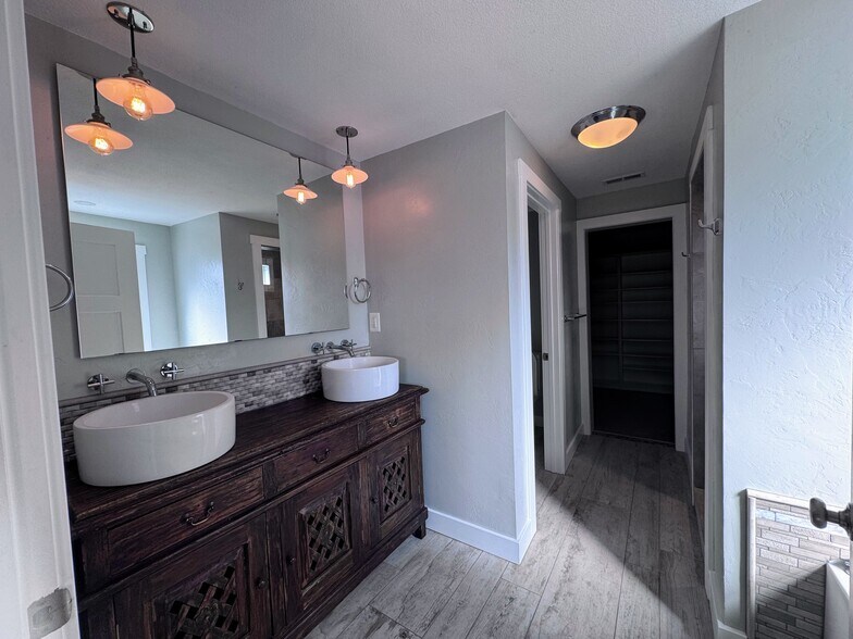 More Photos Of 1505 NW 10th Ave, Camas Multifamily For Sale