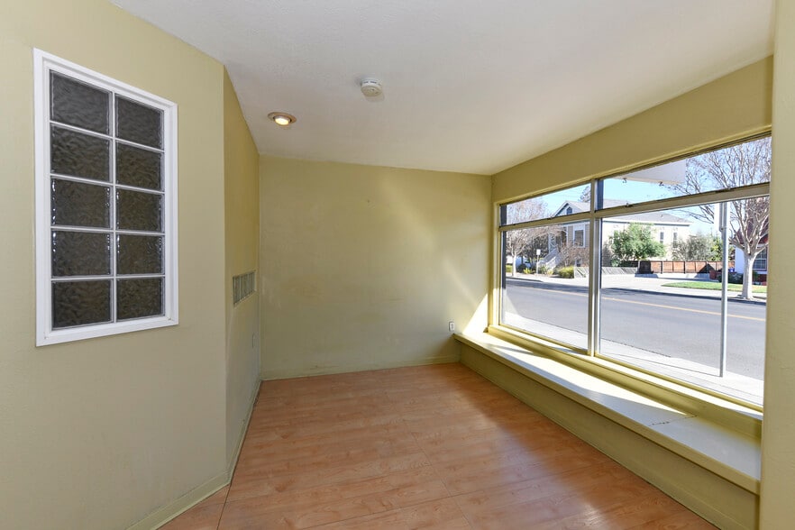 More Photos Of 1519 Main St, Napa Storefront Retail Residential For Lease