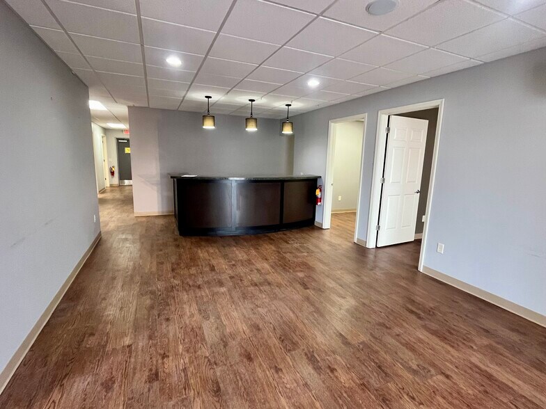 More Photos Of 1250-1270 N Westhill Blvd, Appleton Freestanding For Lease