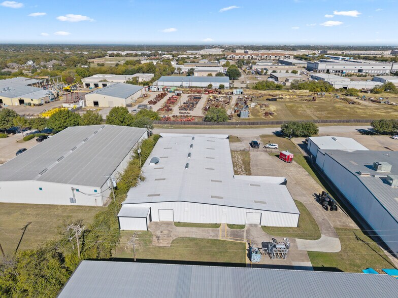 More Photos Of 1200 N Commercial Blvd, Arlington Warehouse For Lease