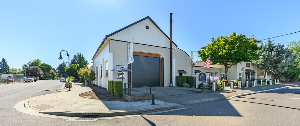 More Photos Of 258 N Kutch St, Carlton Storefront For Lease