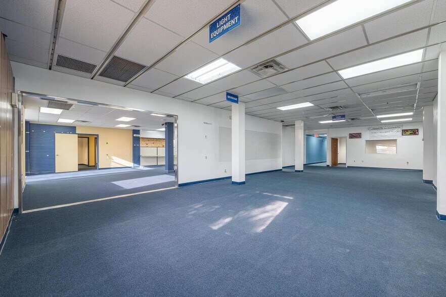 More Photos Of 2546-2578 Fowler St, Fort Myers Warehouse For Lease