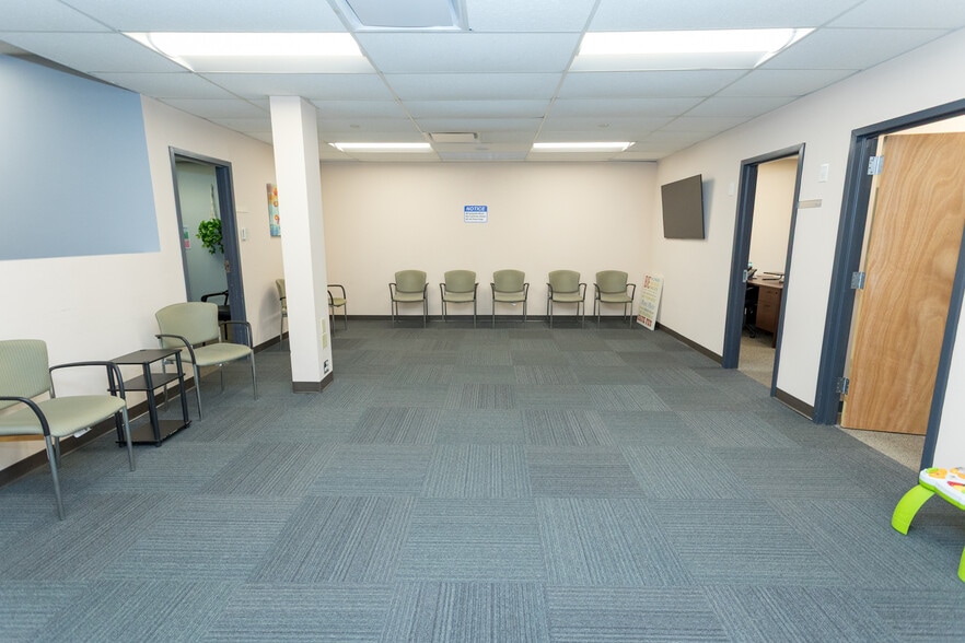 More Photos Of 1139 Spruce Dr, Mountainside Medical For Lease
