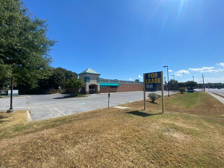 More Photos Of 1215 S State St, Dover Drugstore For Sale