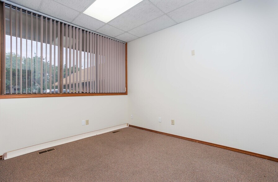 More Photos Of 100 N Fruitland St, Kennewick Office For Lease