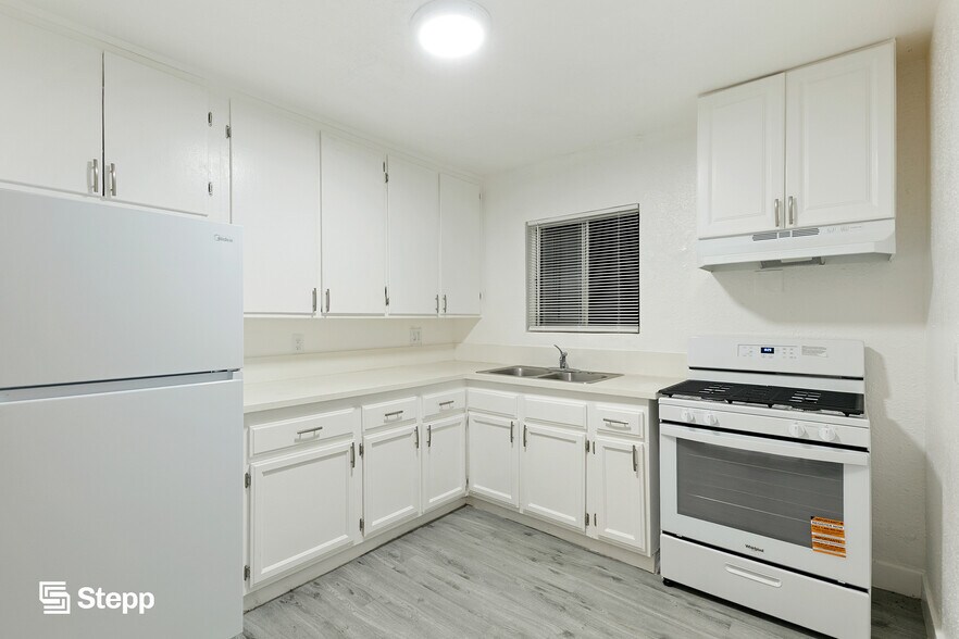 More Photos Of 1019 Lewis Ave, Long Beach Apartments For Sale