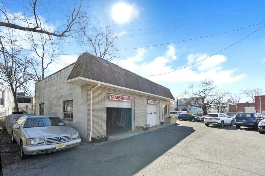More Photos Of 2139 Springfield Ave, Vauxhall Auto Repair For Sale