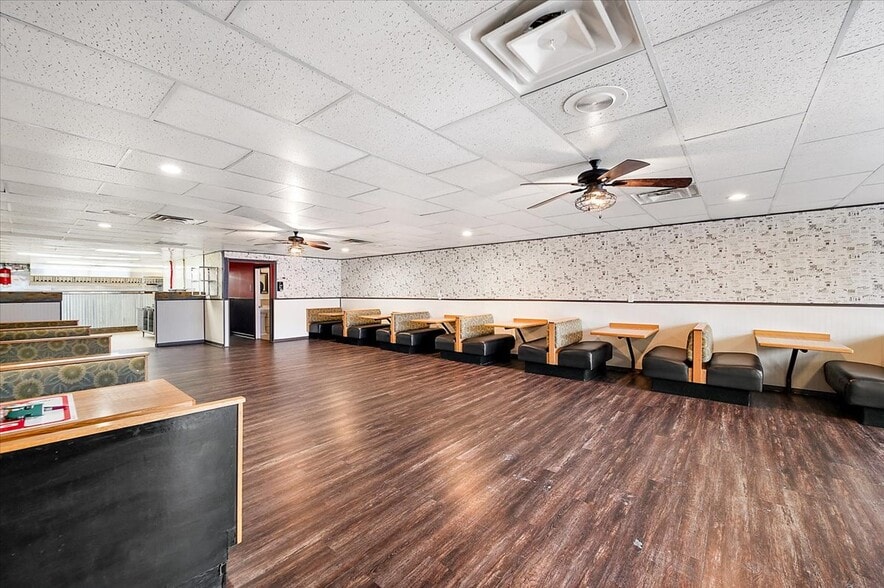 More Photos Of 4084 Huron St, North Branch Restaurant For Sale