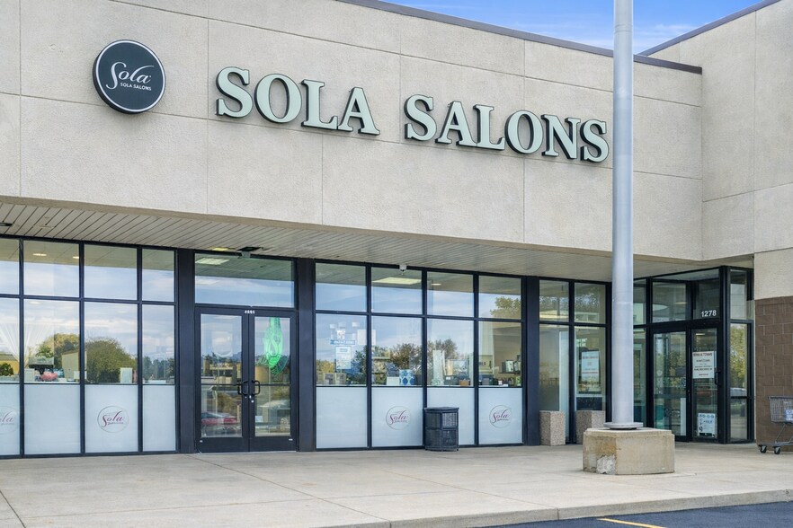 More Photos Of 210-240 W Murdock Ave, Oshkosh Storefront For Lease