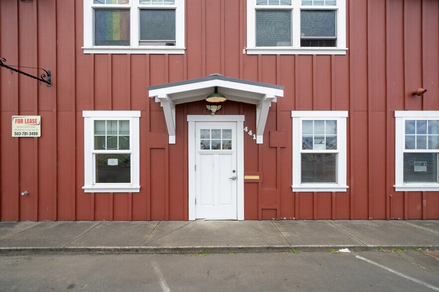 More Photos Of 441-433 30th St, Astoria Healthcare For Lease