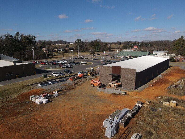 More Photos Of 110 Whitewood Blvd, Johnson City General Retail For Lease
