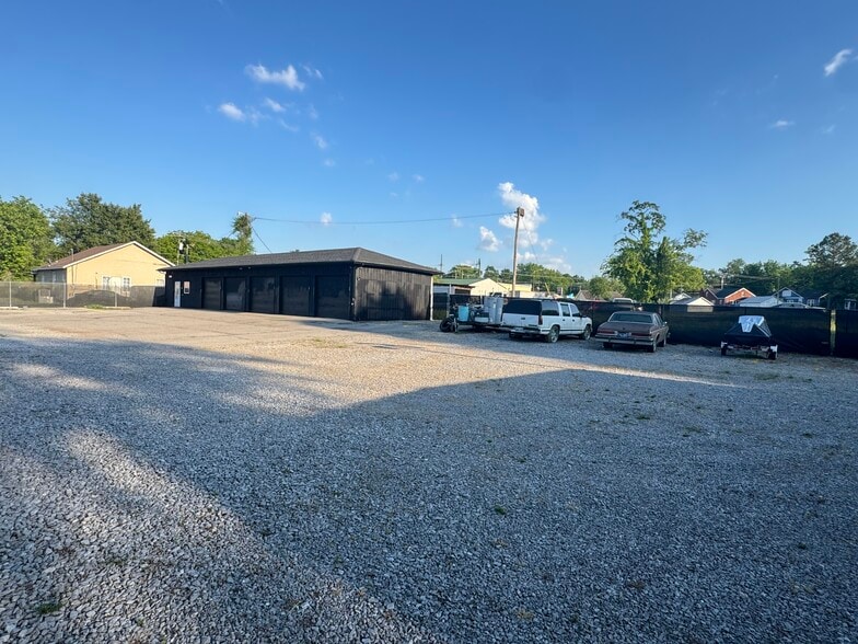 More Photos Of 405 Riverview Dr, Shelbyville Industrial For Sale