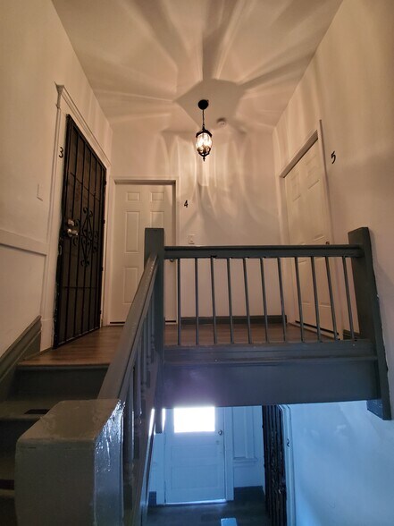 More Photos Of 1978 Bonsallo Ave, Los Angeles Apartments For Sale