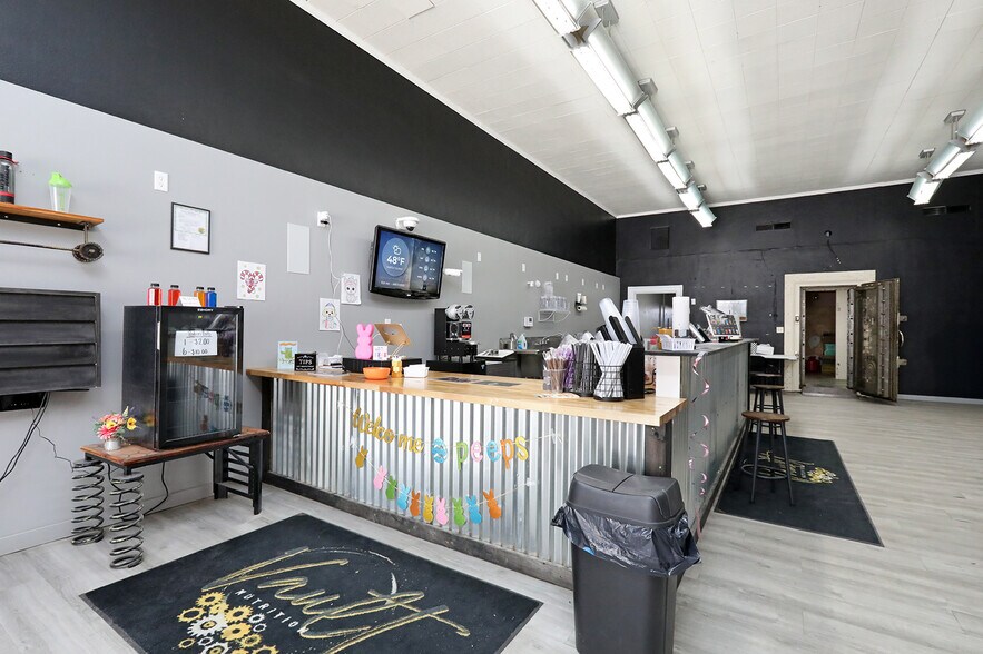 Primary Photo Of 104 N Wilson Ave, Jefferson Storefront For Sale