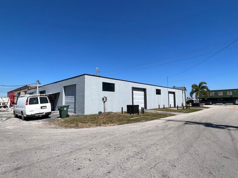 More Photos Of 4019 NE 6th Ave, Oakland Park Warehouse For Sale