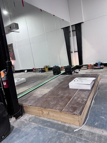 More Photos Of 8418 Broadway St, San Antonio Industrial For Sale