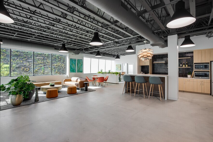 More Photos Of 16885 Via del Campo Ct, San Diego Office For Lease