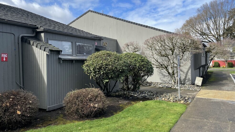 More Photos Of 940-948 NE 102nd Ave, Portland Medical For Sale