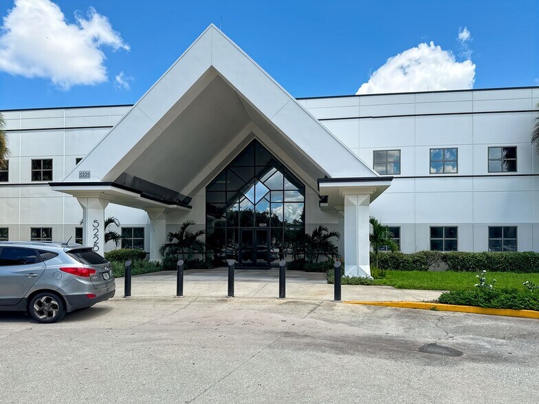 More Photos Of 5225 Tech Data Dr, Clearwater Coworking Space