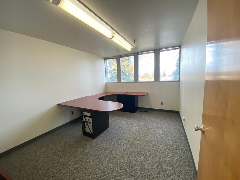 More Photos Of 9777 W Chinden Blvd, Garden City Office For Lease