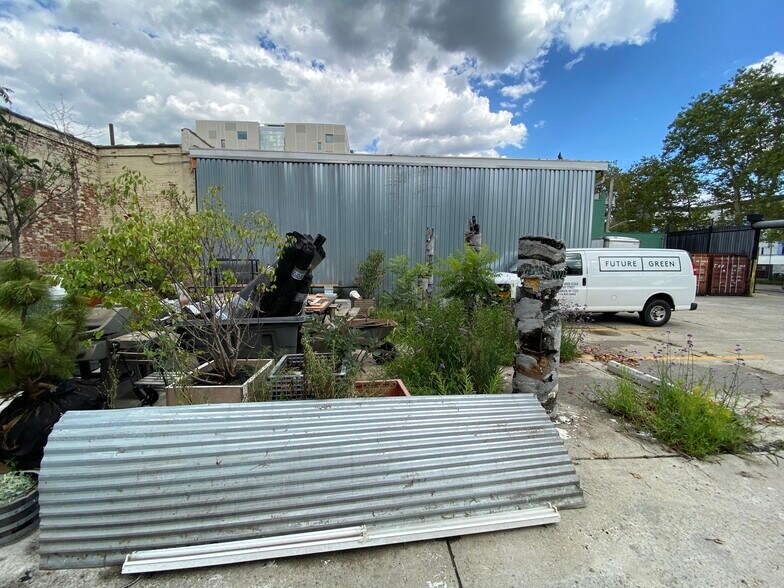 More Photos Of 18 Bay St, Brooklyn Light Manufacturing For Lease