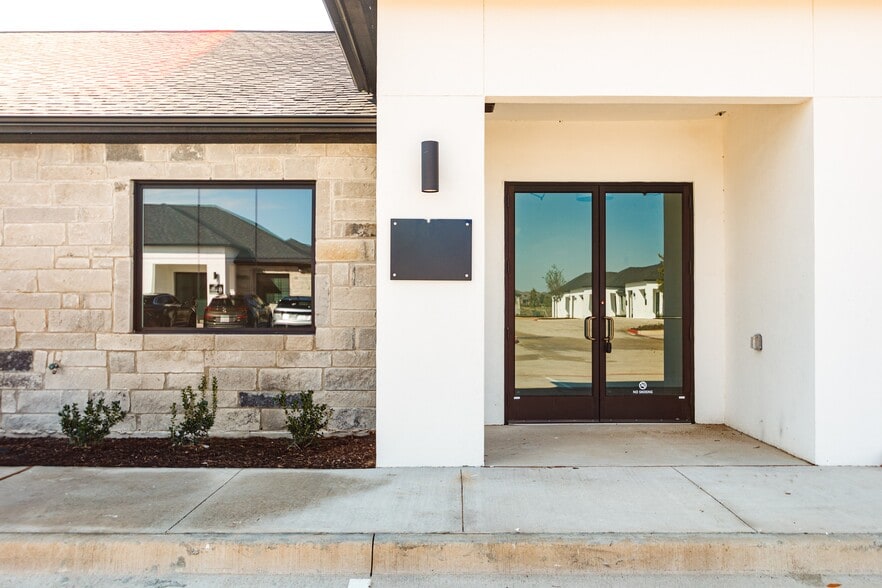 More Photos Of 2001 Auburn Hills Pky, McKinney Office For Lease