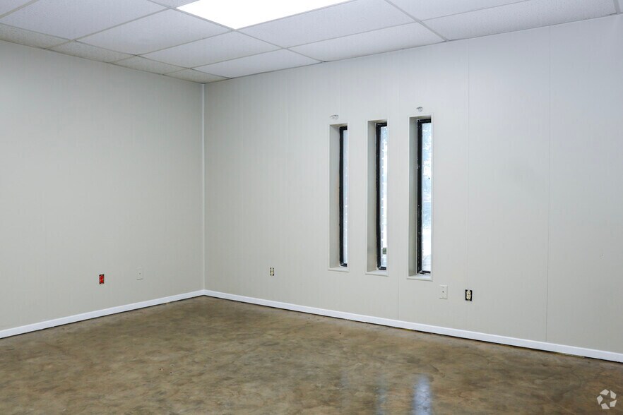 More Photos Of 201 N Winfree St, Dayton Office For Sale